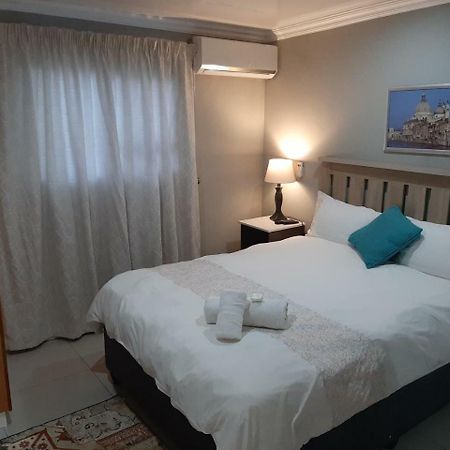 Lux Rooms on 37 Bloemfontein Extérieur photo