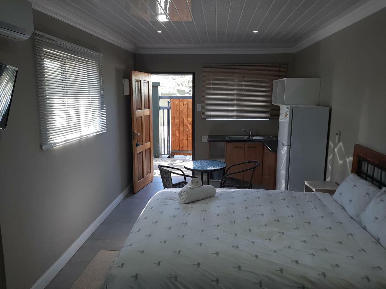 Lux Rooms on 37 Bloemfontein Extérieur photo