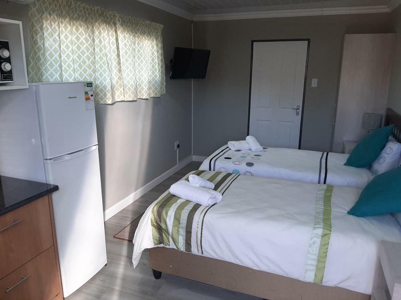 Lux Rooms on 37 Bloemfontein Extérieur photo