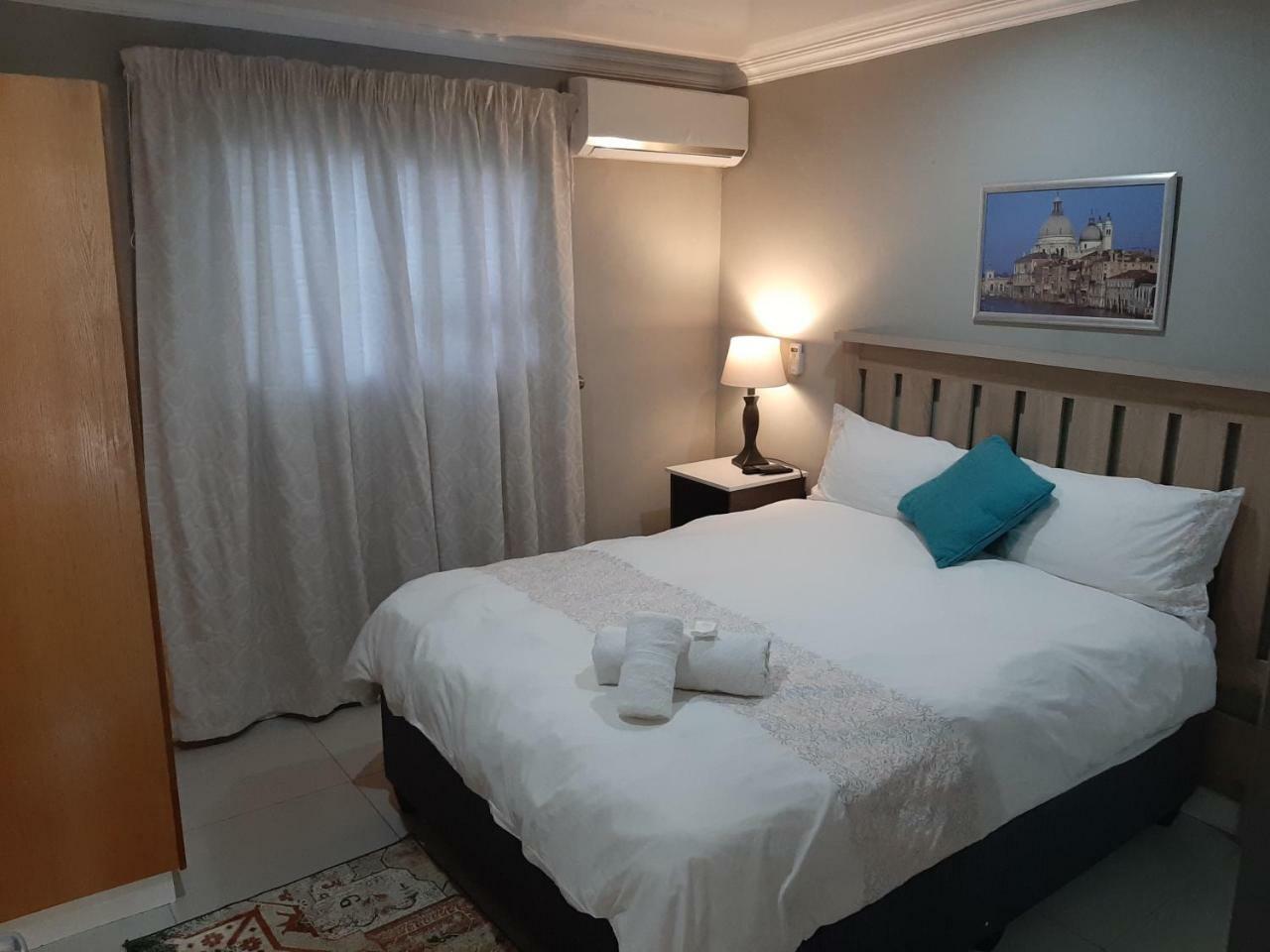 Lux Rooms on 37 Bloemfontein Extérieur photo